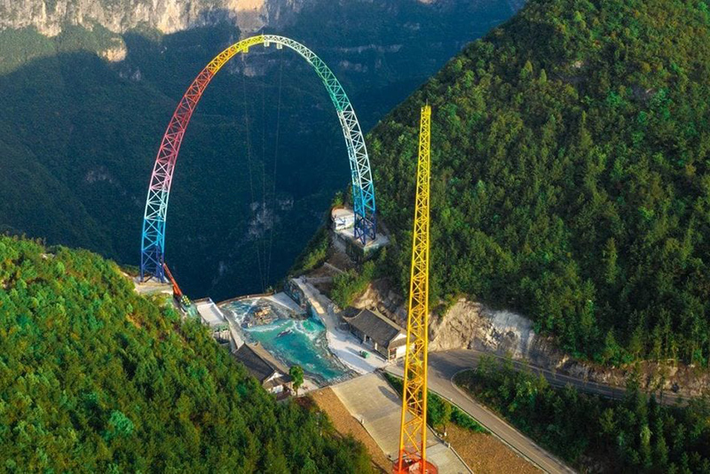 Çin Halk Cumhuriyeti'nin güney batı kısmındaki Çongçing bölgesinde bulunan, dünyanın en yüksek salıncağı.