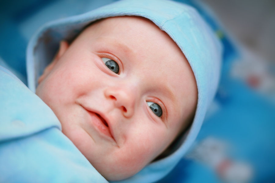 Bebeklerin Duyma, Ses Çıkarma ve Tepki Verme Evresi