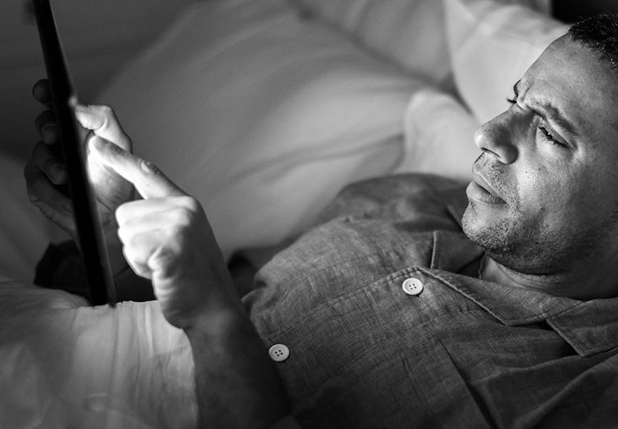 Uyurken yanınızda elektronik cihazlar bulundurmayın. Sağlıklı Bir Uyku İçin 8 Öneri?